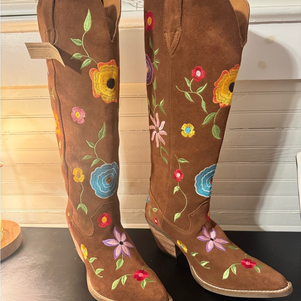 BNWT women’s dingo cowboy boots. Size is 9.5. - Picture 3 of 3